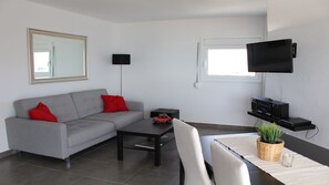 Smart TV, DVD player, biblioteca musical, aparelho de som