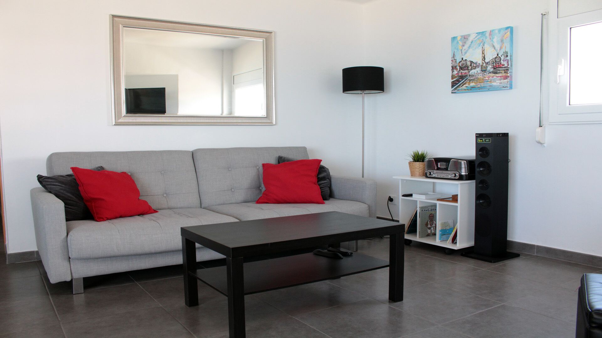 Smart-TV, DVD-Player, Musikbibliothek, Stereoanlage