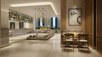 Café da manhã, almoço e jantar; culinária internacional