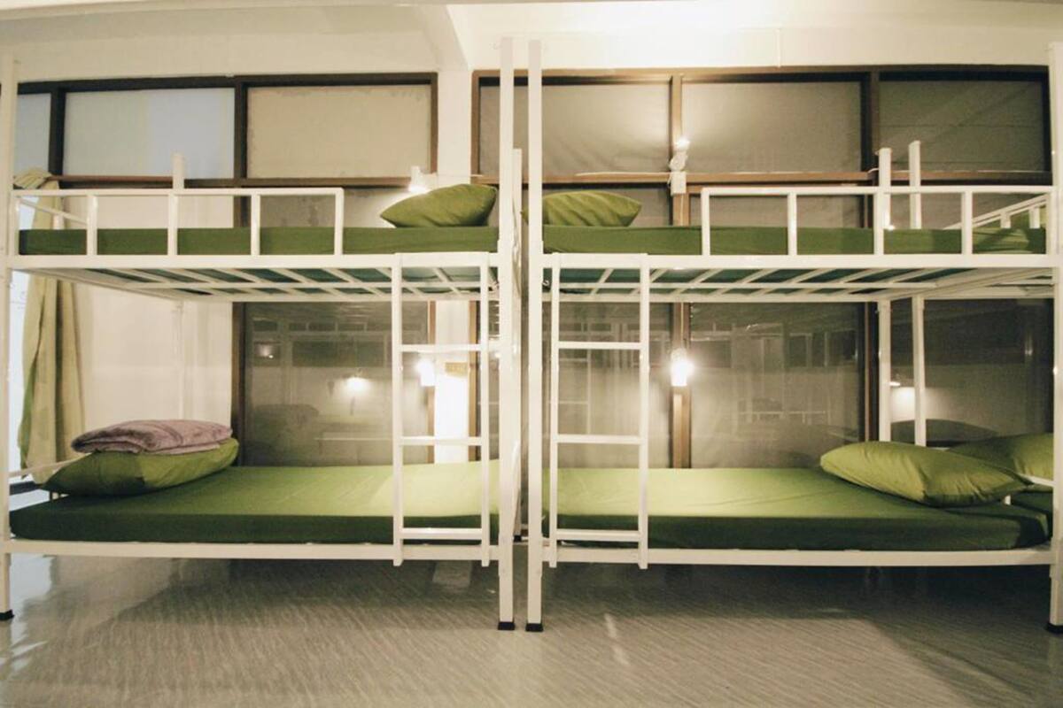 10-Bed Mixed Dormitory Room | Wi-Fi gratis dan seprai linen