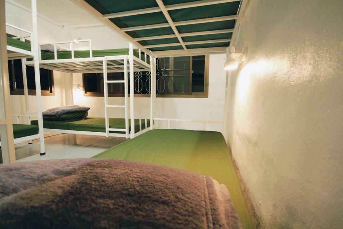 6-Bed Mixed Dormitory Room | Wi-Fi gratis dan seprai linen