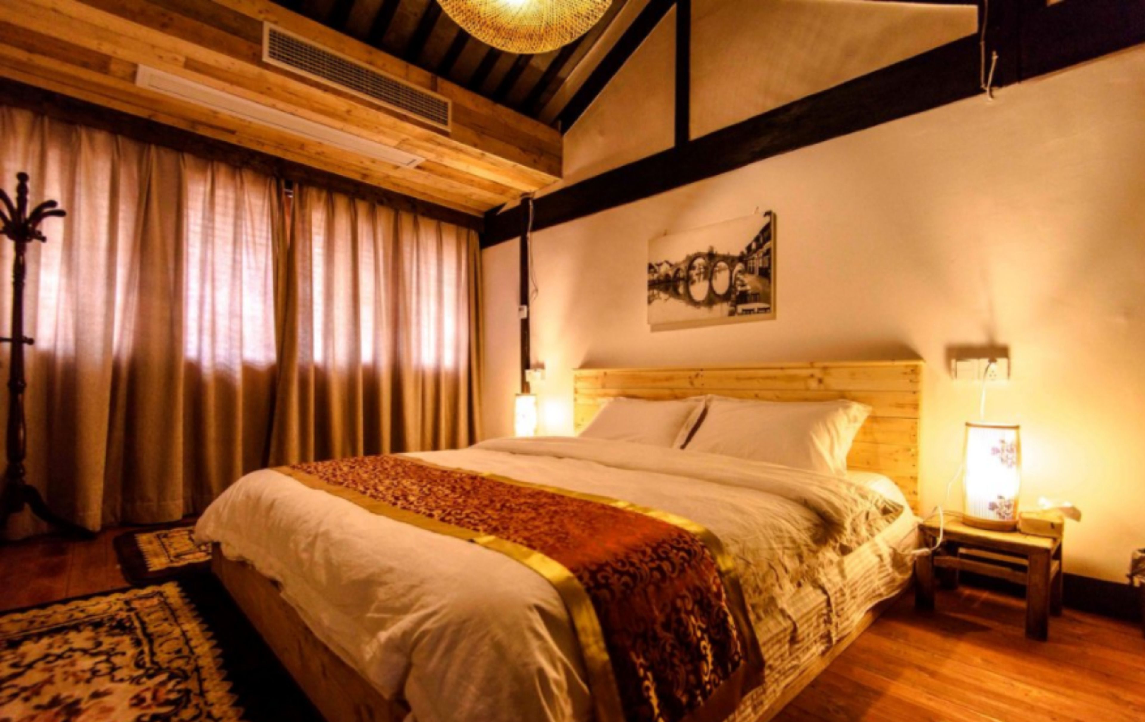 Desk, blackout curtains, free WiFi