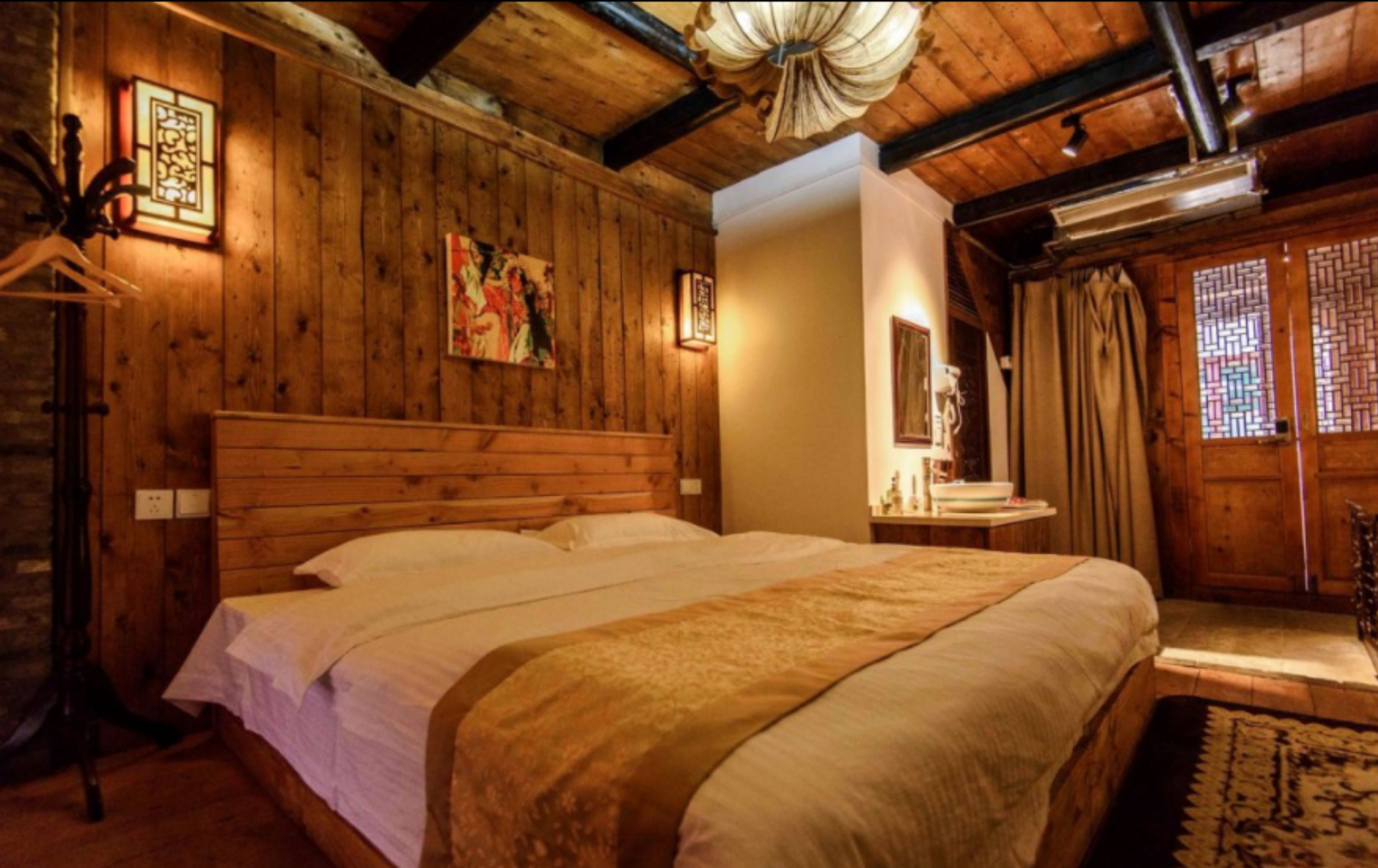 Desk, blackout curtains, free WiFi