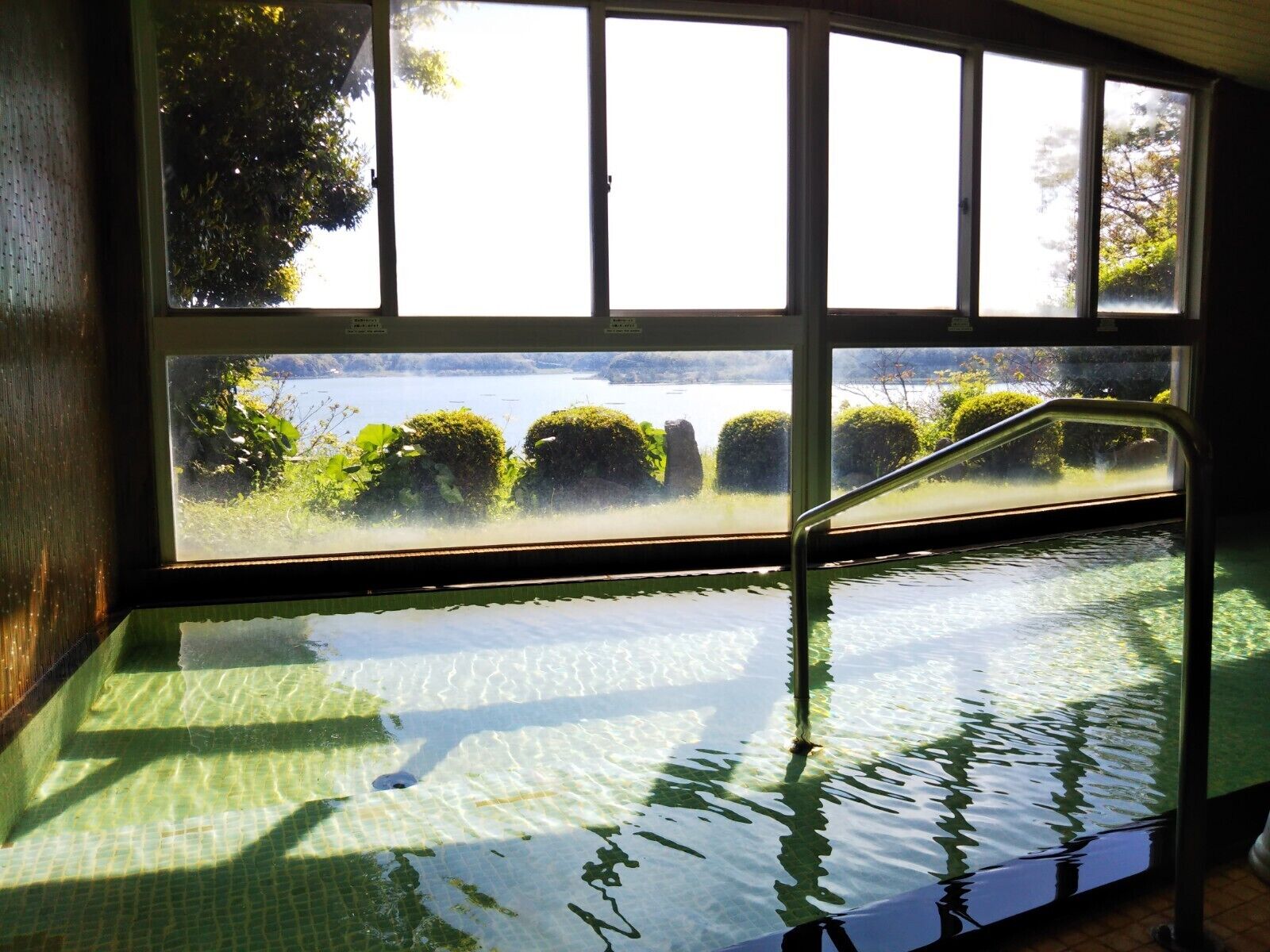 Separate bathtub and shower, free toiletries, hair dryer, slippers