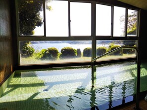 Separate tub and shower, free toiletries, hair dryer, slippers - Sado Ryotsu Shiizaki Onsen (Sado)