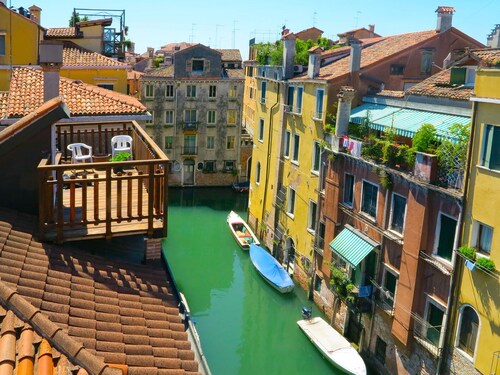 Venice Rialto Penthouse with terrace and canal view wifi air conditioning