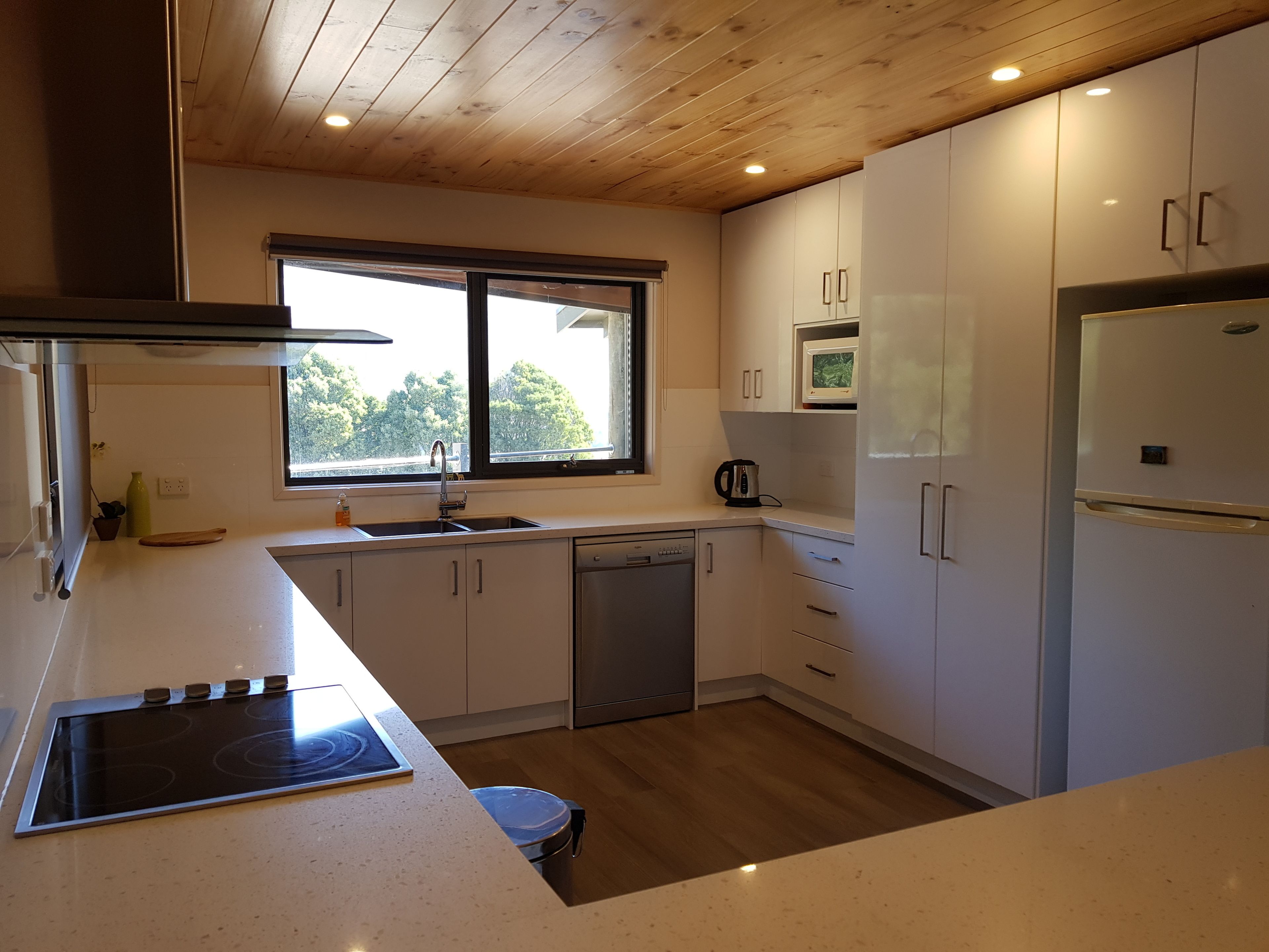 5-Bedroom House (2 Queens, 2 Double, 1 Tri-Bunk) | Private kitchen | Full-sized fridge, microwave, oven, stovetop