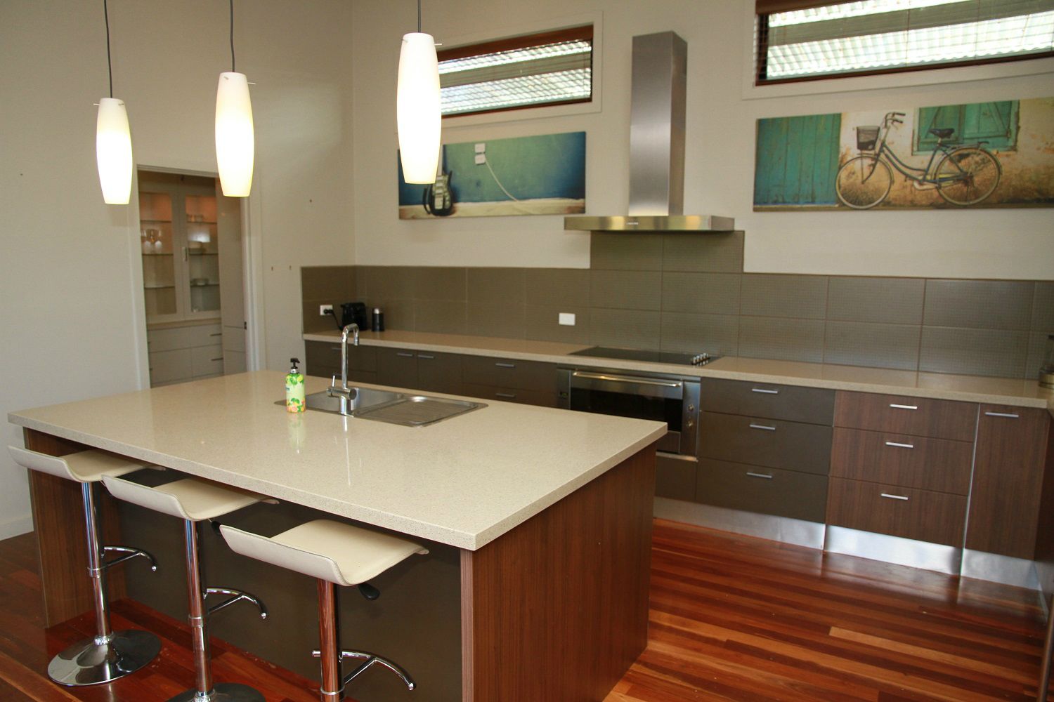 House, 3 Bedrooms | Private kitchen | Fridge, microwave, oven, stovetop