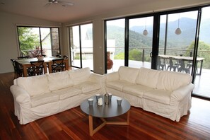 House, 3 Bedrooms | Living room