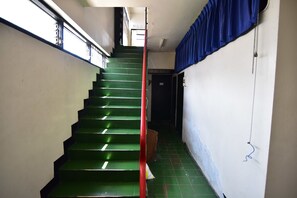 Staircase - Prasuri Guest House (Bangkok)