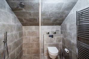 Shower, hair dryer, towels, soap - Refurbished Flat in Central Reykjavik in a Quiet Residential Area (RVK)