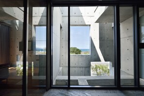 Comfort Double Room, Ocean View (202) | Bathroom | Shower, hair dryer, slippers, towels - FaHaus (Checheng)