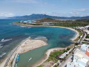 Beach - FaHaus (Checheng)