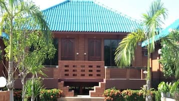 2 Bedroom House | Desk, blackout curtains, free WiFi
