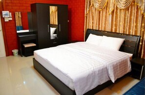 Desk, blackout drapes, free WiFi - Lomdao Resort (Udon Thani)