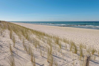 Vacation home on the Bodden off Fischland-Darß-Zingst. Garden with fence-dogs welcome