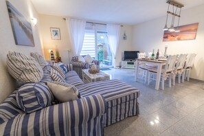 Smart TV, DVD player, books, stereo - Vacation home on the Bodden off Fischland-Darß-Zingst. Garden with fence-dogs welcome (Pruchten)