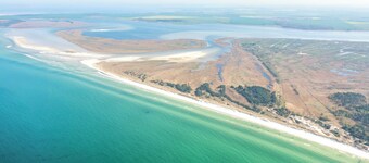 Vacation home on the Bodden off Fischland-Darß-Zingst. Garden with fence-dogs welcome