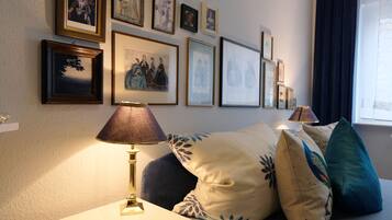 3 Schlafzimmer, Zimmersafe, Bügeleisen/Bügelbrett, Internetzugang