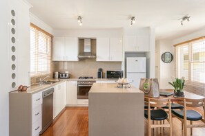 2 Bedroom 1 Bathroom Townhouse | Private kitchen | Full-sized fridge, microwave, oven, stovetop