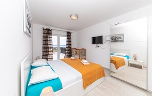 4 chambres, coffres-forts dans les chambres, lit parapluie