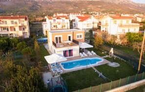 Exterior - Beautiful home in Kastel Kambelovac (Kastel Kambelovac)