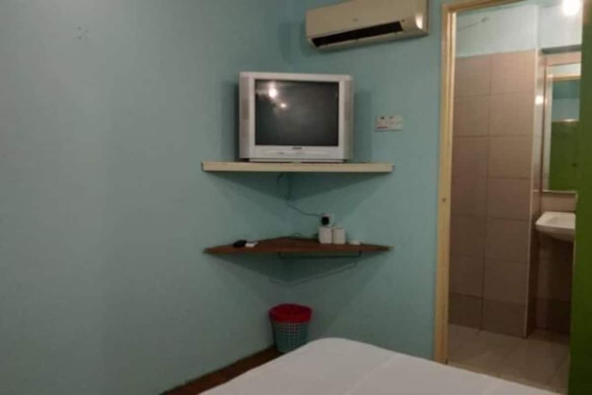 Iron/ironing board, free WiFi