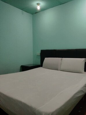 Habitación estándar, 1 cama Queen size, sin ventanas | Aire acondicionado