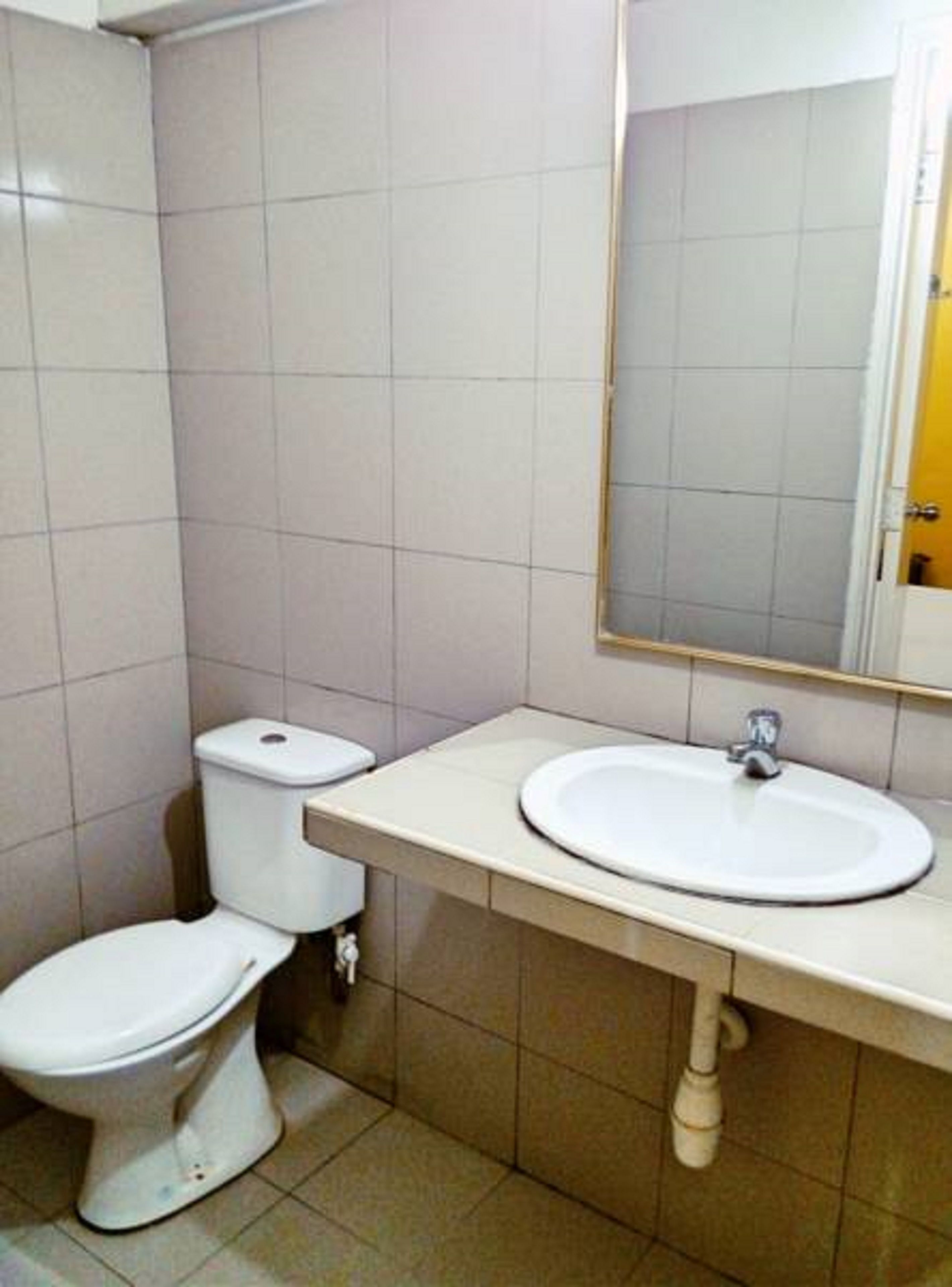 superior room, 1 queen bed | bathroom | shower, free toiletries, hair dryer, towels