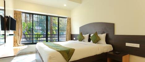 Iron/ironing board, free WiFi