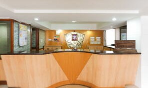 Reception - Itsy Hotels Hill View Ex (Pune)