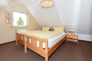 2 bedrooms, travel cot