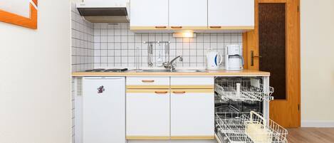 KĂŒhlschrank, Mikrowelle, GeschirrspĂŒler