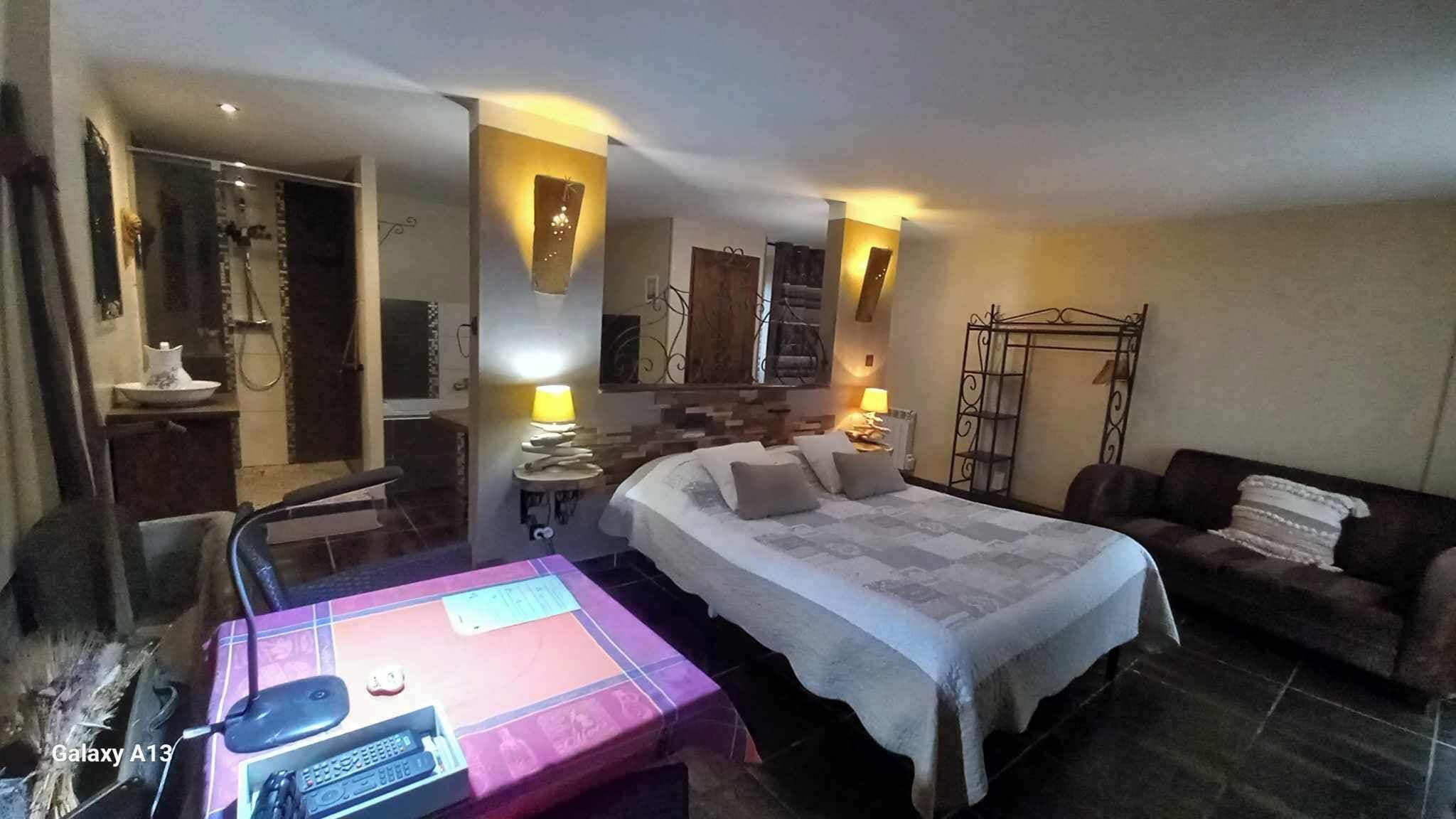 Photo - secret d une nuit chambres d hotes ,hotel ,a vicq prės de onnaing,avec piscine