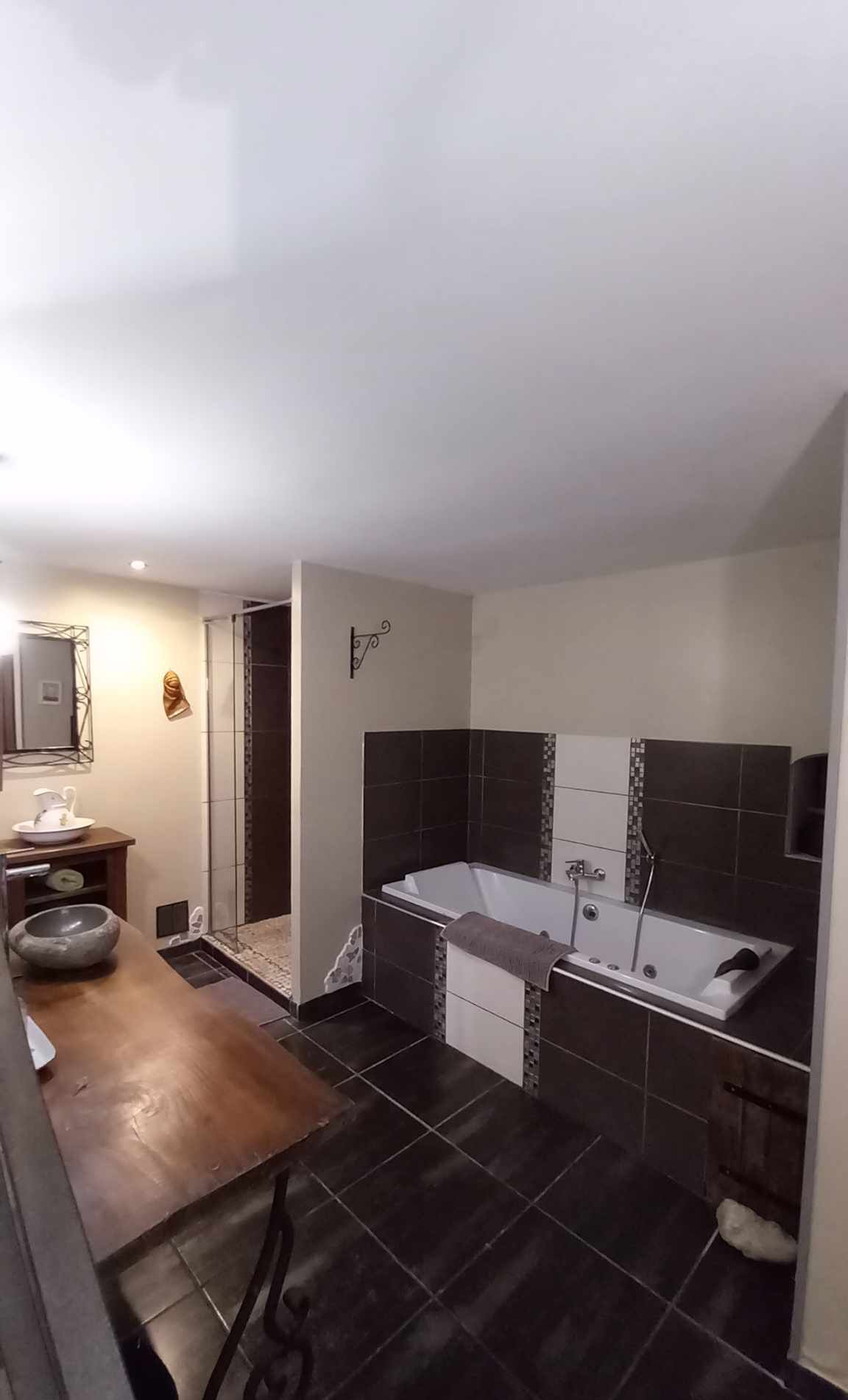 Photo - secret d une nuit chambres d hotes ,hotel ,a vicq prės de onnaing,avec piscine