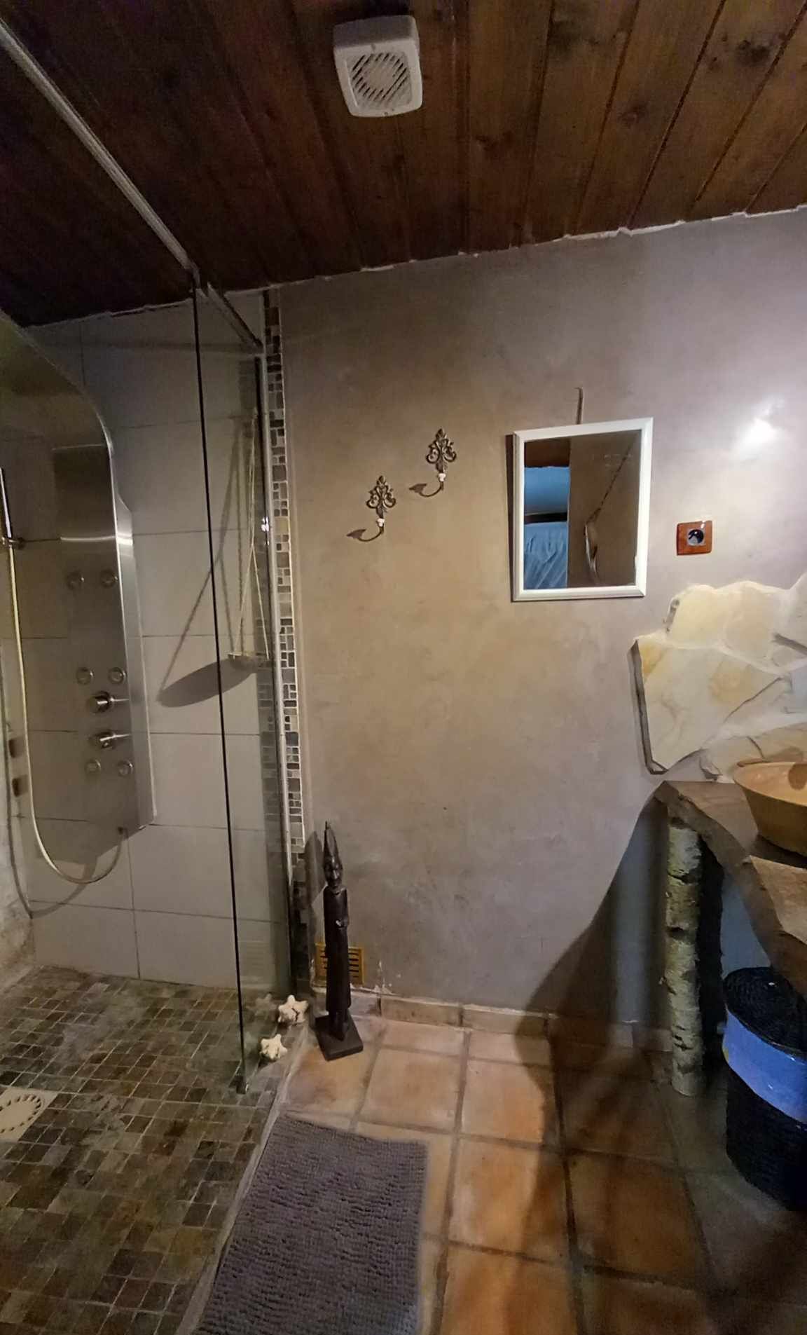 Photo - secret d une nuit chambres d hotes ,hotel ,a vicq prės de onnaing,avec piscine