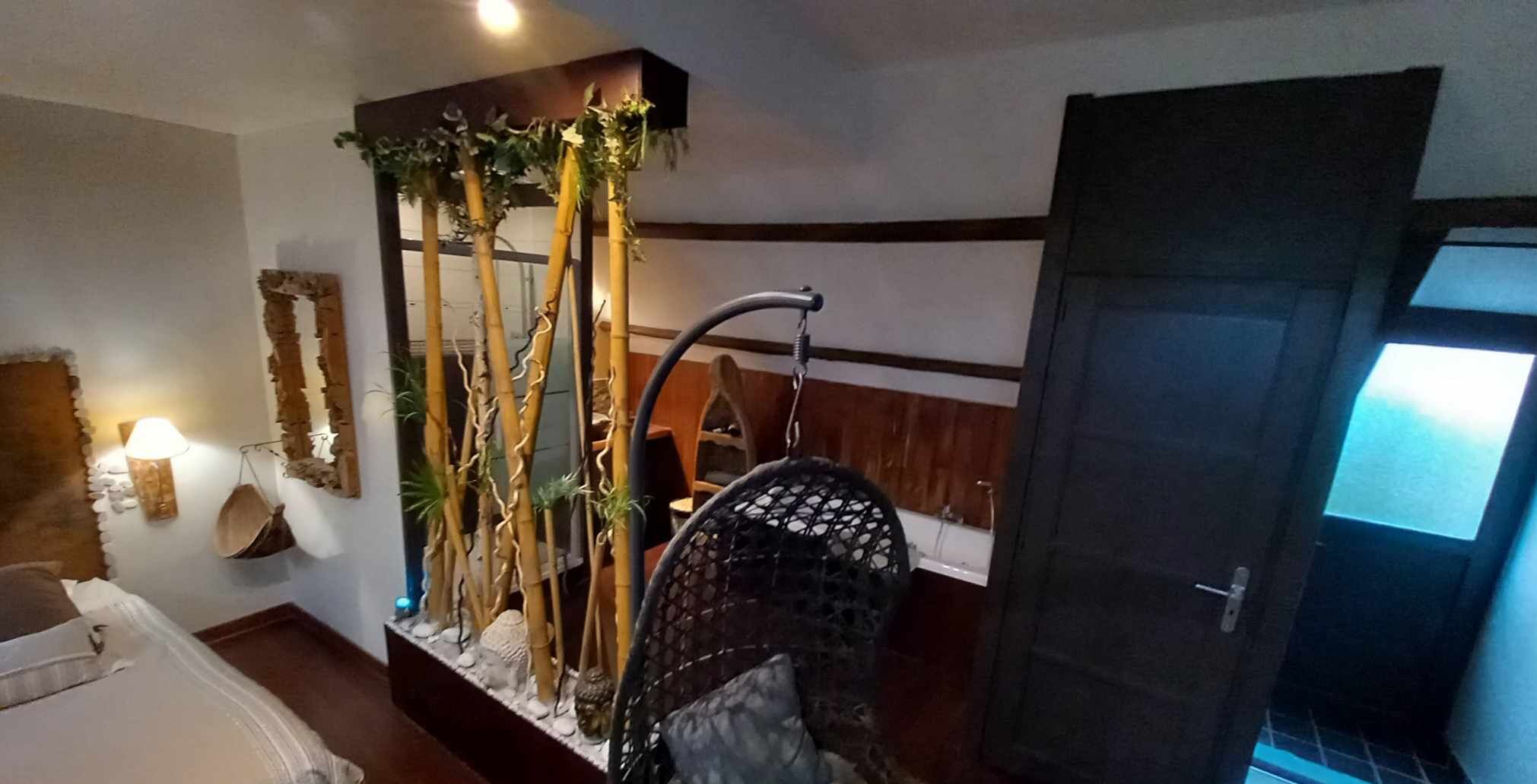 Photo - secret d une nuit chambres d hotes ,hotel ,a vicq prės de onnaing,avec piscine