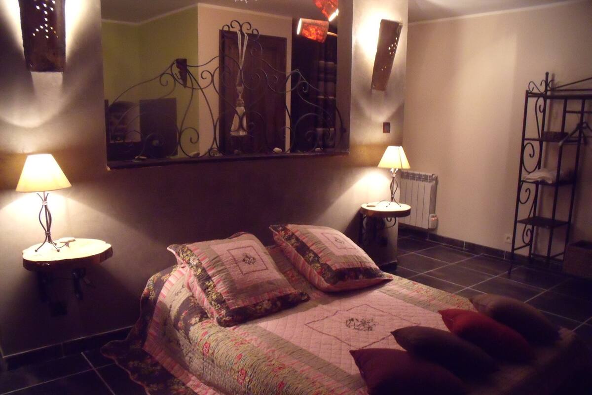 Chambre double (Aphrodite) | 1 chambre, chambres insonorisées, Wi-Fi gratuit, draps fournis