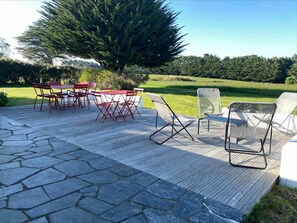 Outdoor dining - House with sea view 200m from beach, with terrace (Le Palais)
