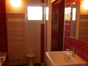 Bathroom - House with sea view 200m from beach, with terrace (Le Palais)