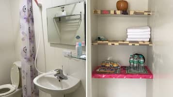 Standard Quadruple Room | Bathroom | Shower, towels