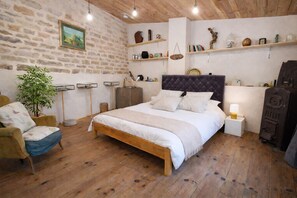 5 bedrooms, iron/ironing board, travel crib, free WiFi