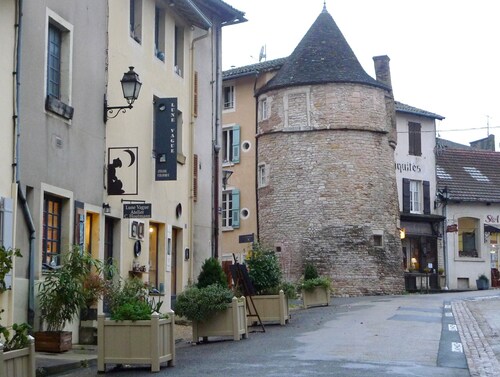 Town house at the foot of the abbey restored in a loft spirit with garden!