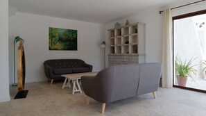 Fernseher, Videospiele, DVD-Player, Tischfußball