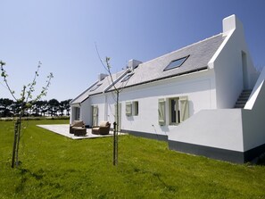 Exterior - Modern 4-bedroom home, sea view, garden, 8 ppl (Locmaria)