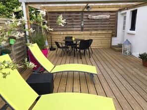 Outdoor dining - Charming 3* House, Enclosed Garden, Terrace, Near Perros-Guirec Marina, Free WIFI (Perros-Guirec)