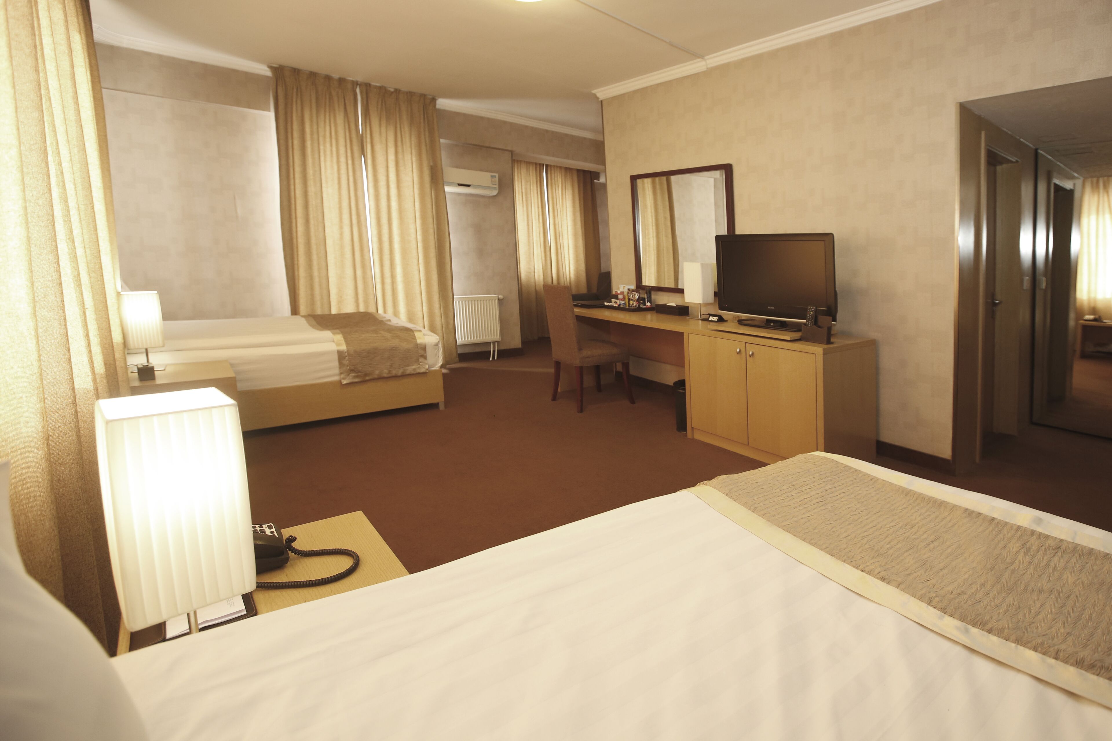 40-inch smart tv with digital channels, tv