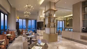 Daily buffet breakfast (CNY 70 per person)