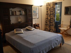 4 bedrooms, free WiFi - Spacious house 200m from the beach, with terrace and Wi-Fi (Le Palais)