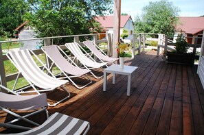 Terrace/patio - Cottage 6 to 8 people, House wood layout quality. Near lake Bcp of space (Doucier)